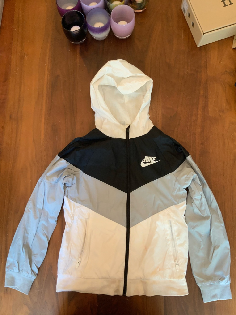 Nike Kids Hooded Colorblock Windbreaker Jacket in Black, Light Gray & White